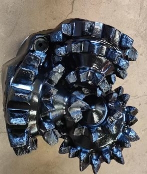 14 3/4&quot; dreikegeliger Steinbohrer Iadc117g mit Stahlzahn für Ölbohrungen und geologische Bohrungen