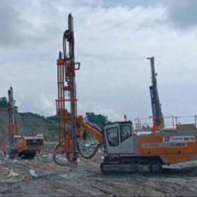 Vollhydraulische Crawler-Chassis mit integrierter DTH-Oberflächenbohrmaschine für den Erzbergbau